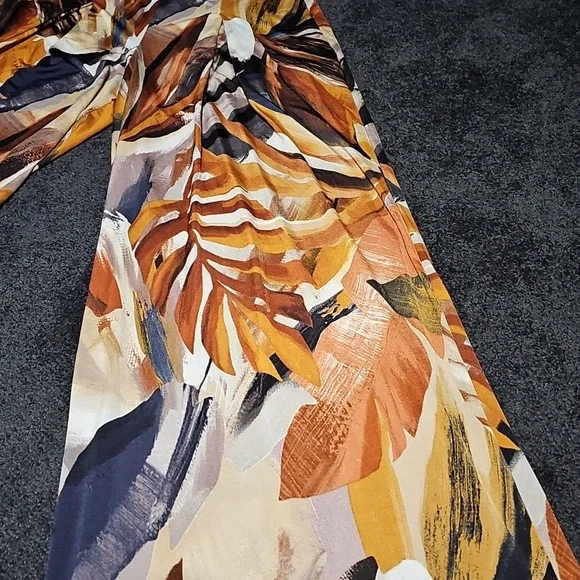 Windsor Leaf Print Wide Leg Pants - Picture 4 of 5